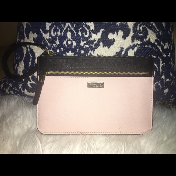 kate spade Handbags - Kate Spade ♠️ Wristlet